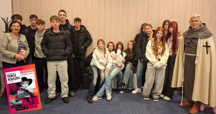Uczniowie klasy 2E na 29. Międzynarodowych Targach Książki w Krakowie